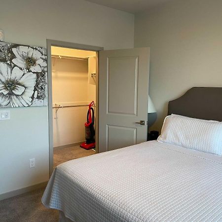 Stay Gia New Modern 1 Bedroom Apartment With Swimming Pool & Gym At Grayson Place 굿이어 외부 사진